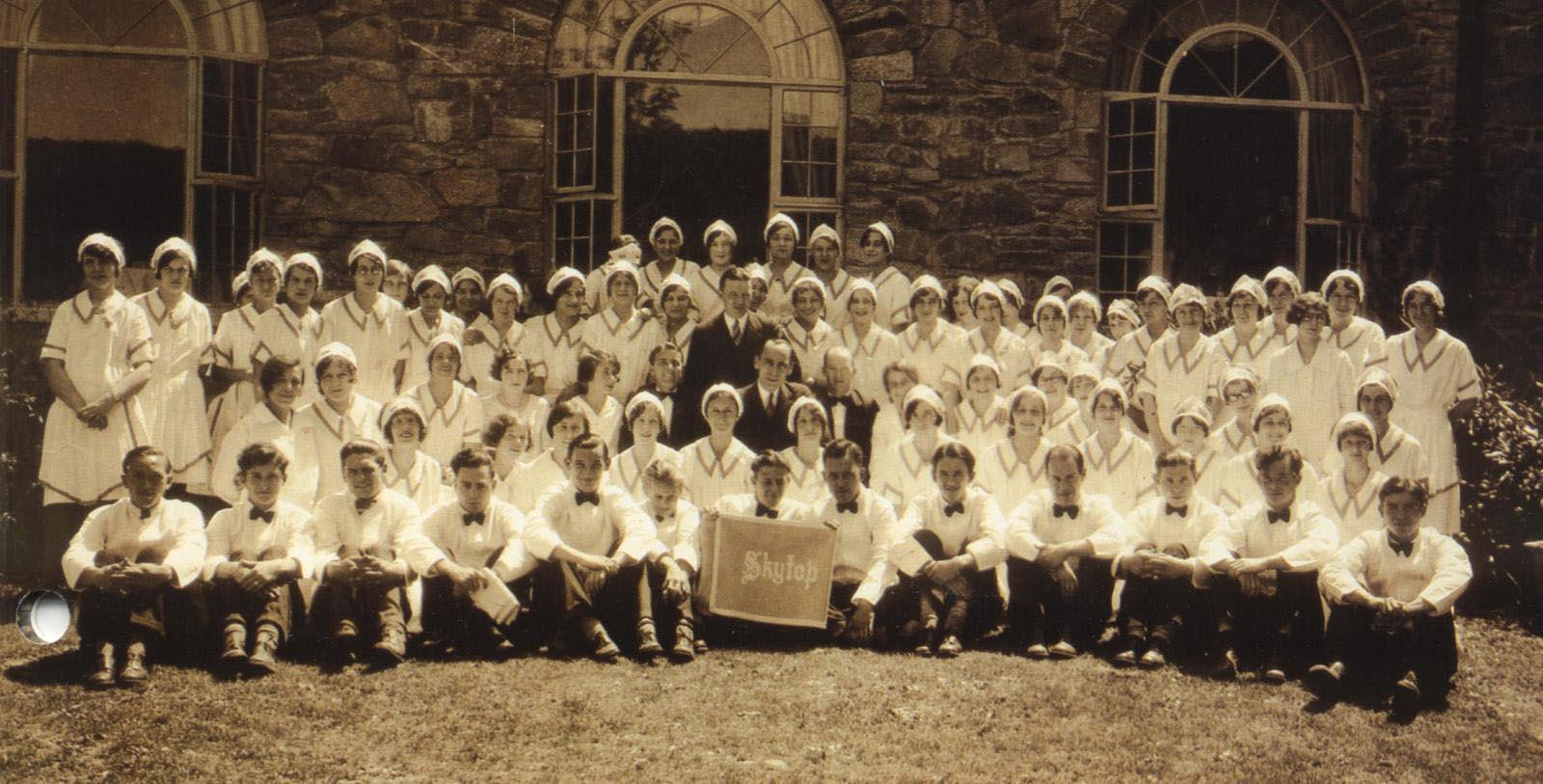 Discover the heritage of the Skytop Lodge.