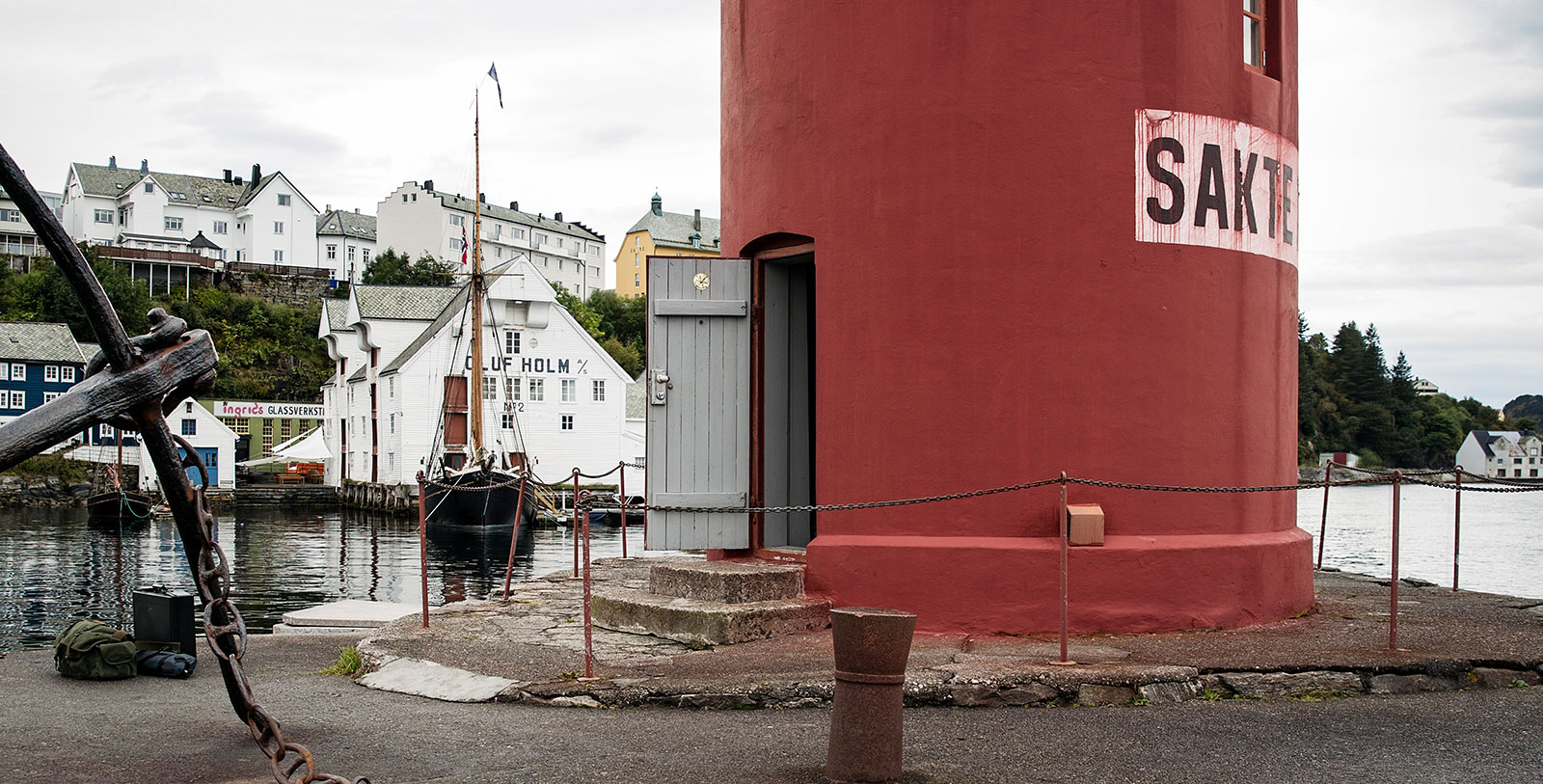Experience an overnight stay at the Molja Lighthouse, Hotel Brosundet's most unique accommodation.