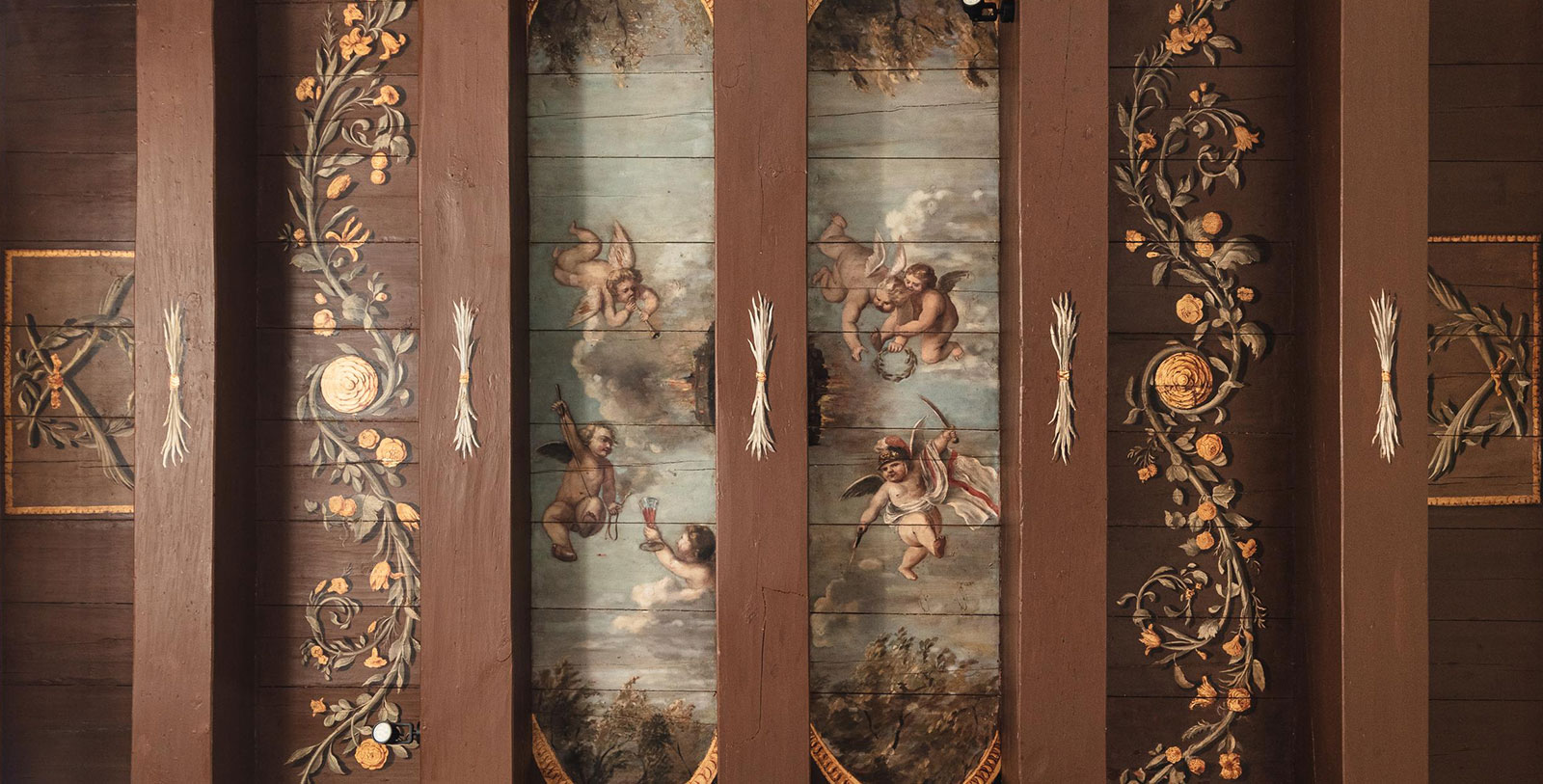 Discover the Waldorf Astoria Amsterdam’s remarkable 17th-century grand staircase.