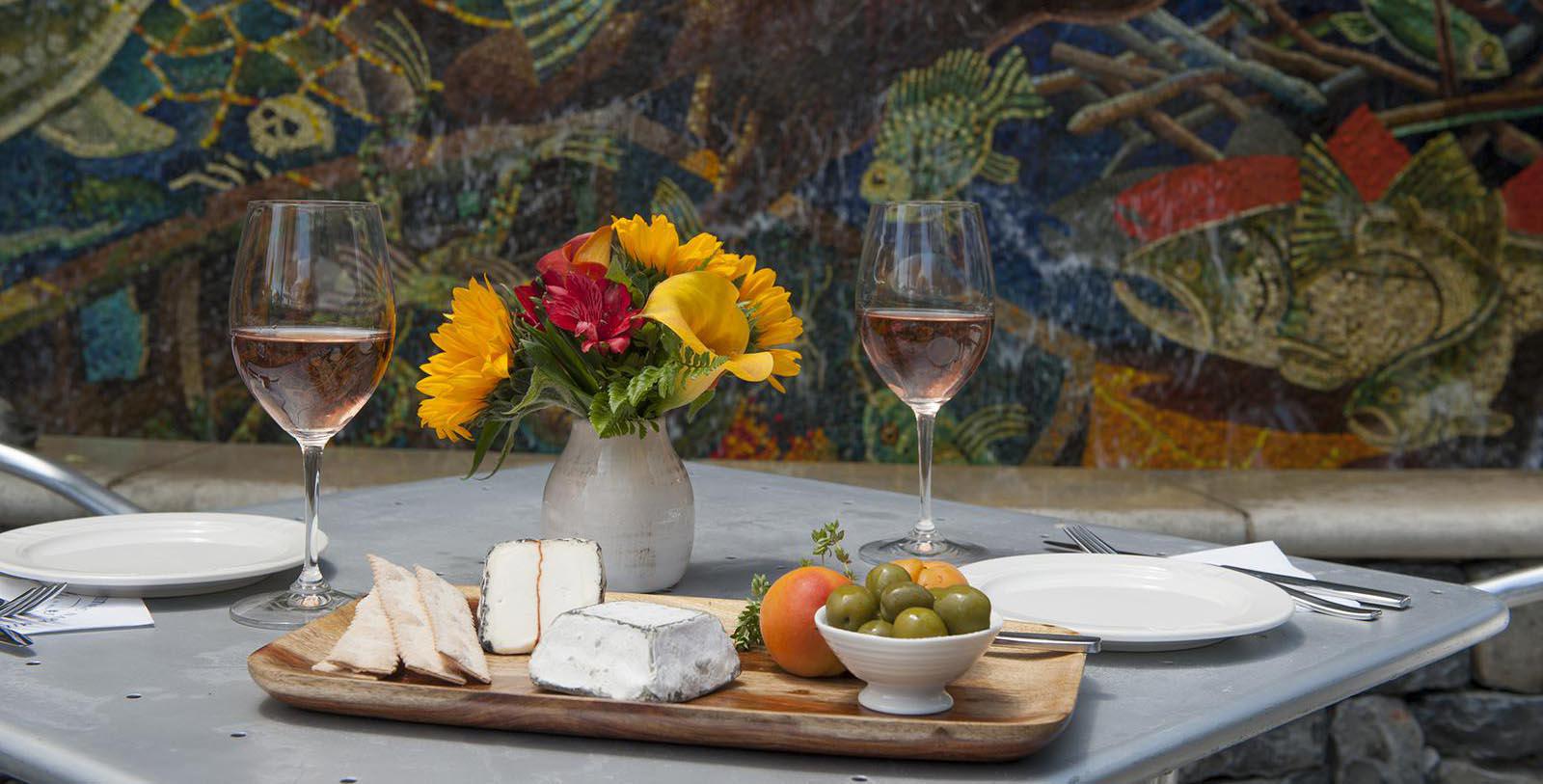 Taste hand-crafted cocktails at The Fink, Napa River Inn’s award-winning lounge.