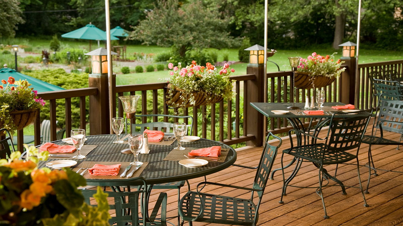 Image of Outdoor Dining, The Settlers Inn at Bingham Park, Hawley, Pennsylvania, Dining