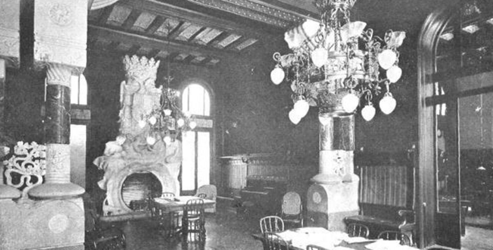 Discover the extraordinary interiors of the Hotel España, which was designed by the great Catalonian architect Lluís Domènech i Montaner.