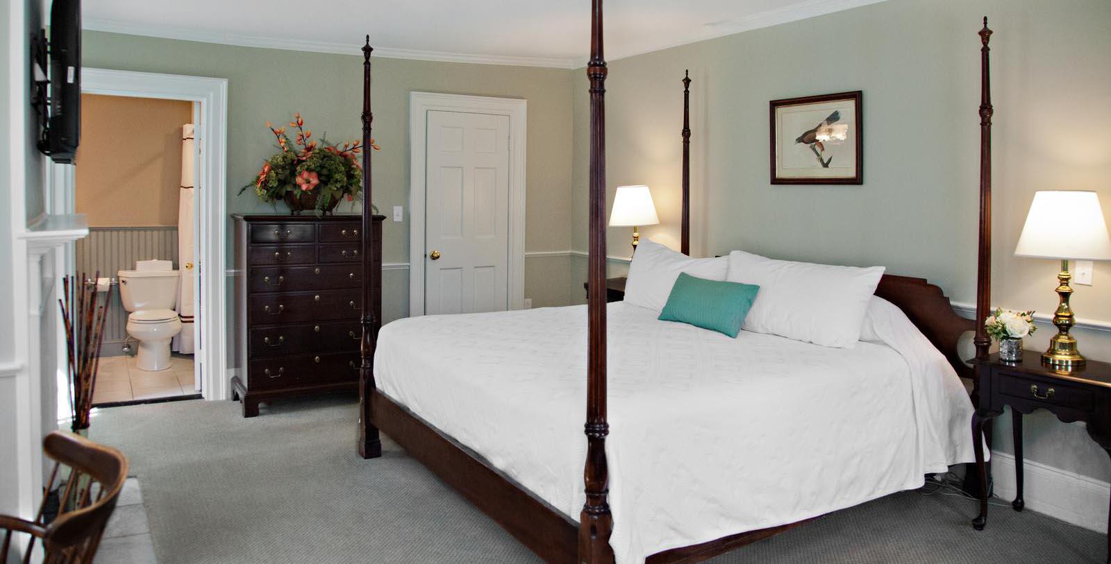 Discover the Concord Museum, the North Bridge, the Thoreau House, and Minute Man National Historic Park just moments away.