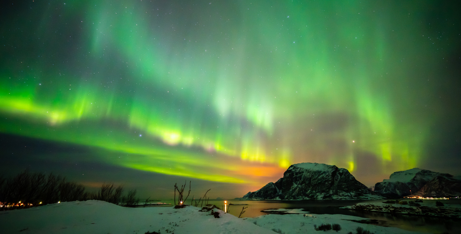 Experience one of the most treasured hikes on the coast of Helgeland, Rødøyløva. The archipelago provides an airy and spectacular view of the island in the day and Aurora Borealis at night.