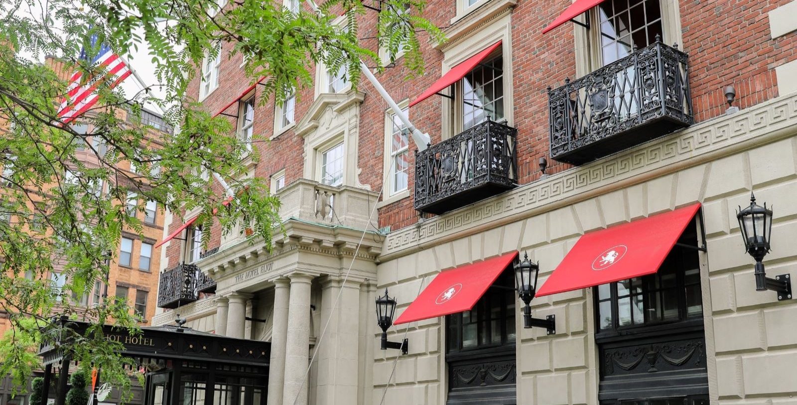 Discover the hotel’s elegant entryway, decorated throughout the year with everything from wisteria to holiday lights.