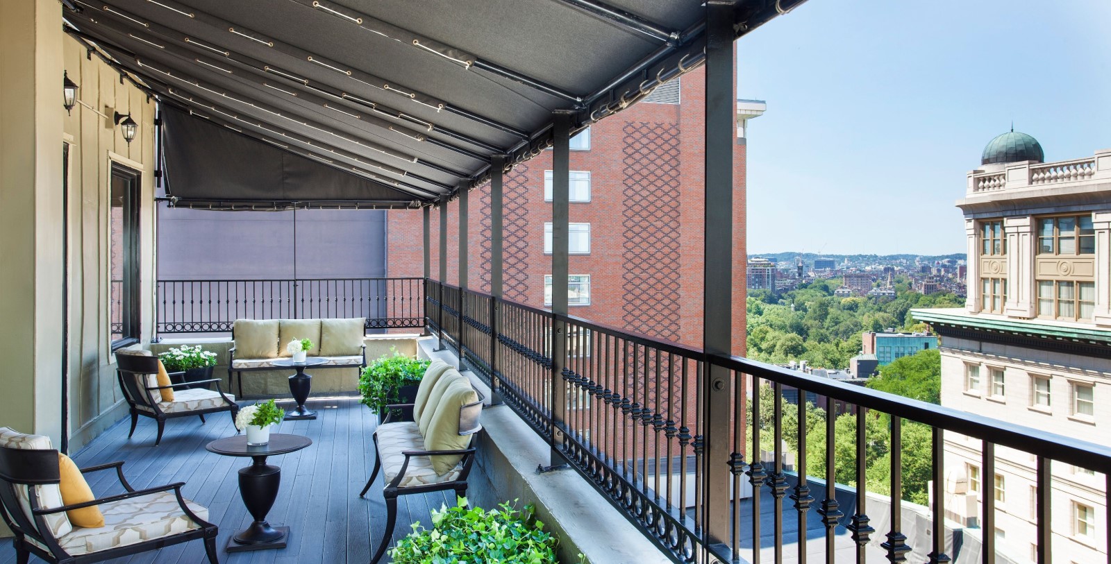 Experience Boston Common, the Old State House, Boston Public Garden, the Boston Harborwalk, and Faneuil Hall/Quincy Marketplace just steps away.