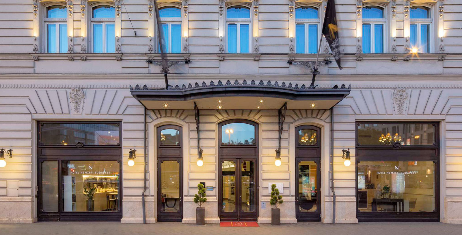 Experience the Andrássy út (Andrássy Avenue).