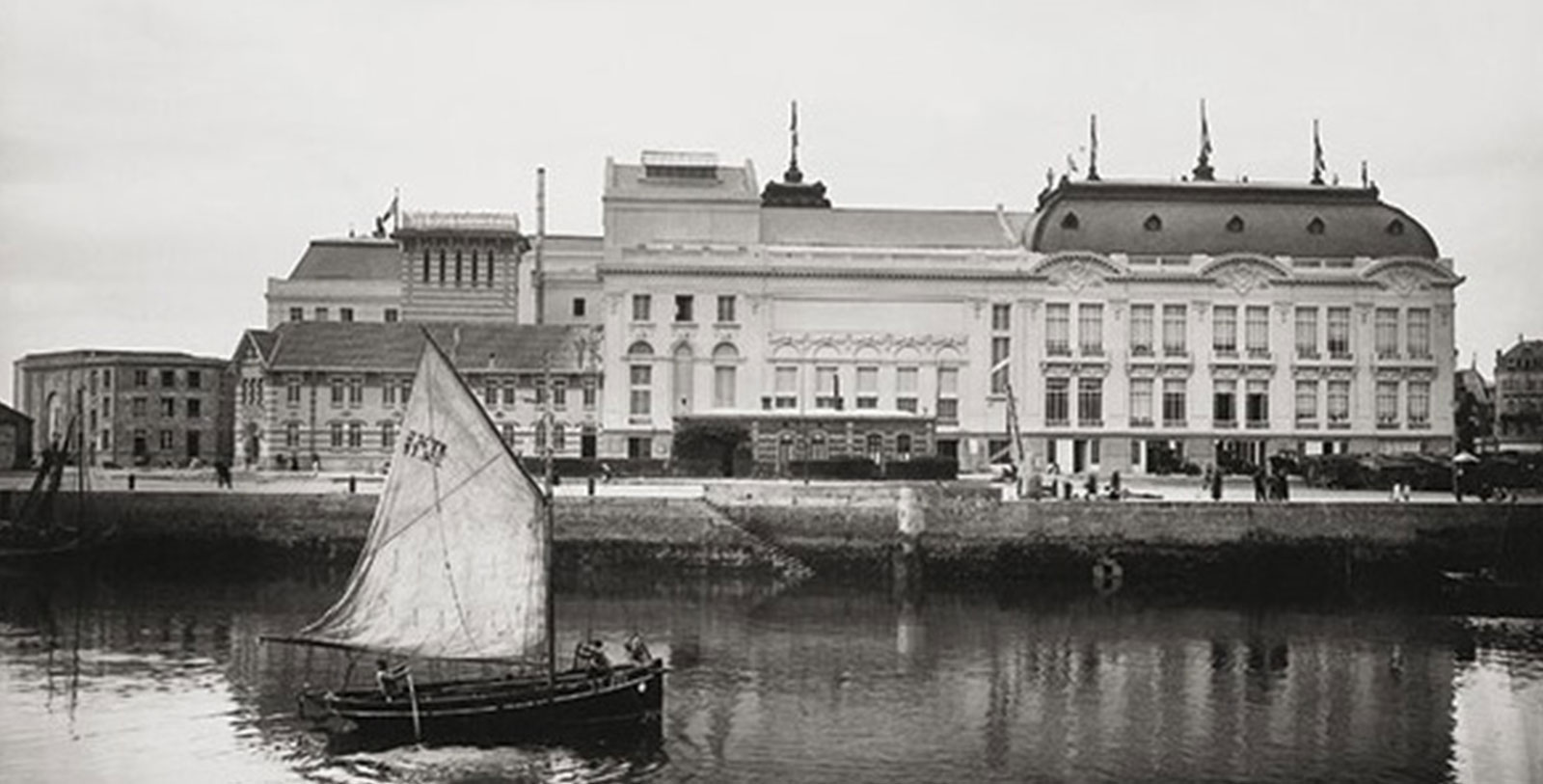 Discover the spectacular historical architecture of this marvelous historic hotel.