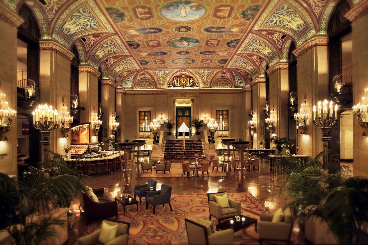 Image of Dining Area in Palmer House, A Hilton Hotel, Member of Historic Hotels of America, in Chicago, Illinois, Special Offers, Discounted Rates, Families, Romantic Escape, Honeymoons, Anniversaries, Reunions