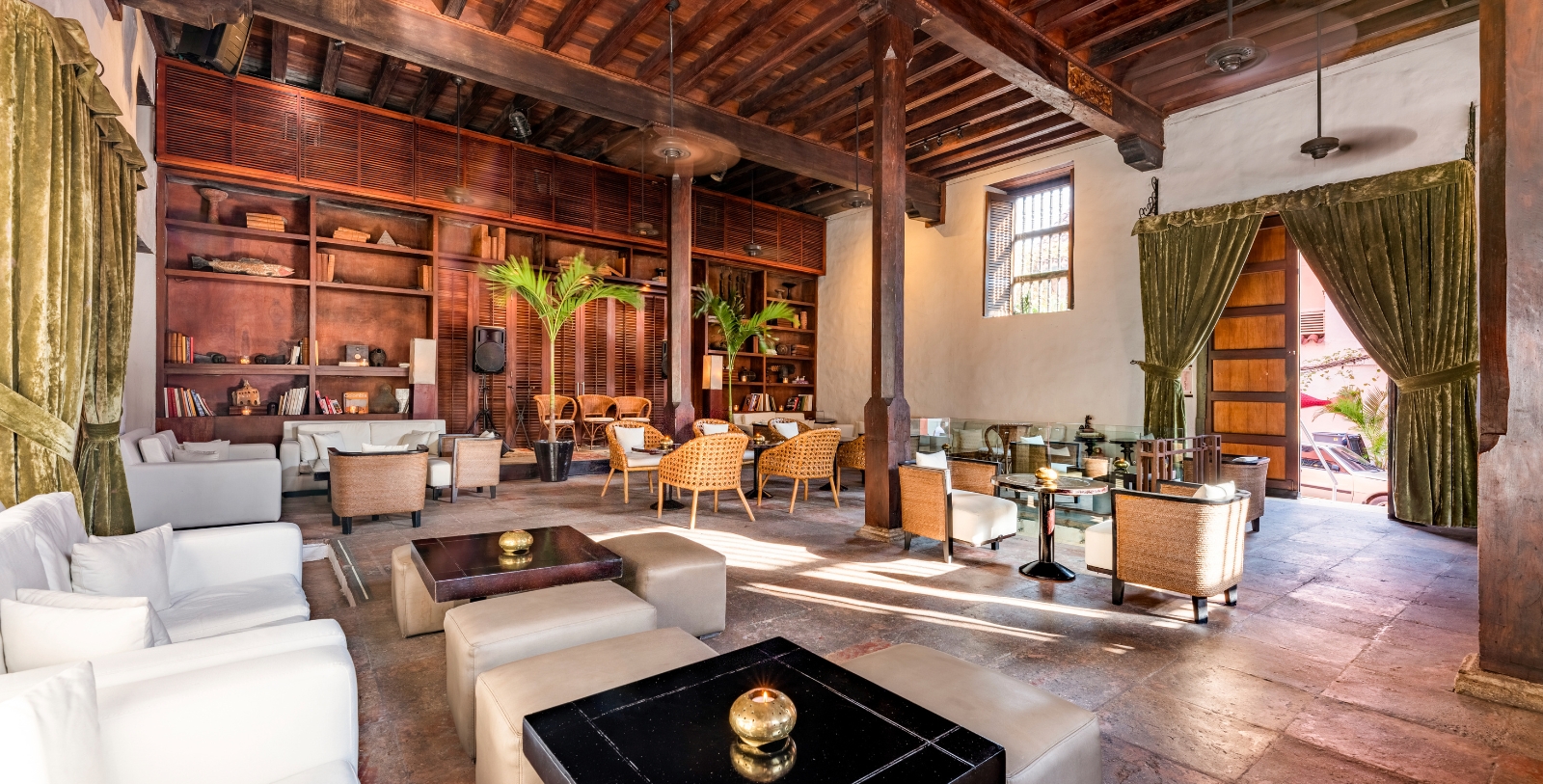 Explore the El Coro Lounge at Sofitel Legend Santa Clara Cartagena.