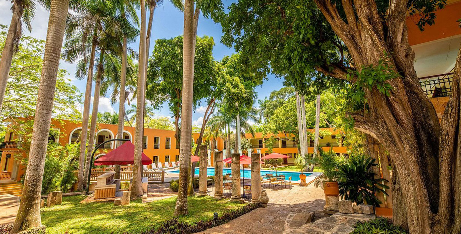 Experience the Palacio del Gobernador and La Gran Piramide nearby at Uxaml.