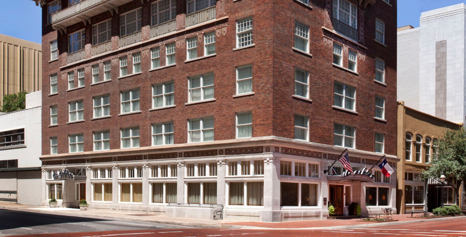 Discover the soaring twelve-foot ceilings of Fort Worth's only small luxury hotel, The Ashton Hotel.