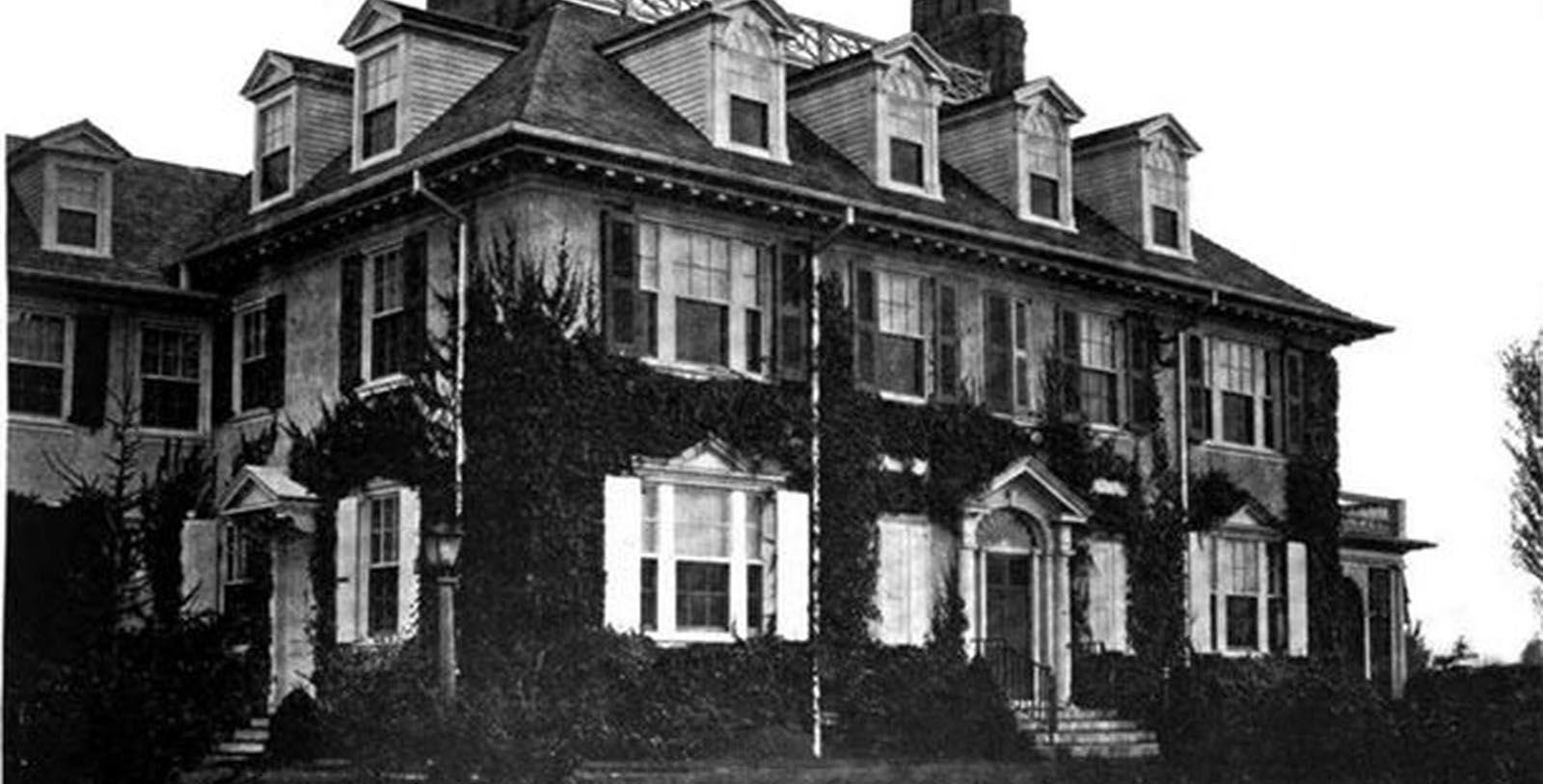 Discover the Georgian Revival-style architecture of the Airlie.