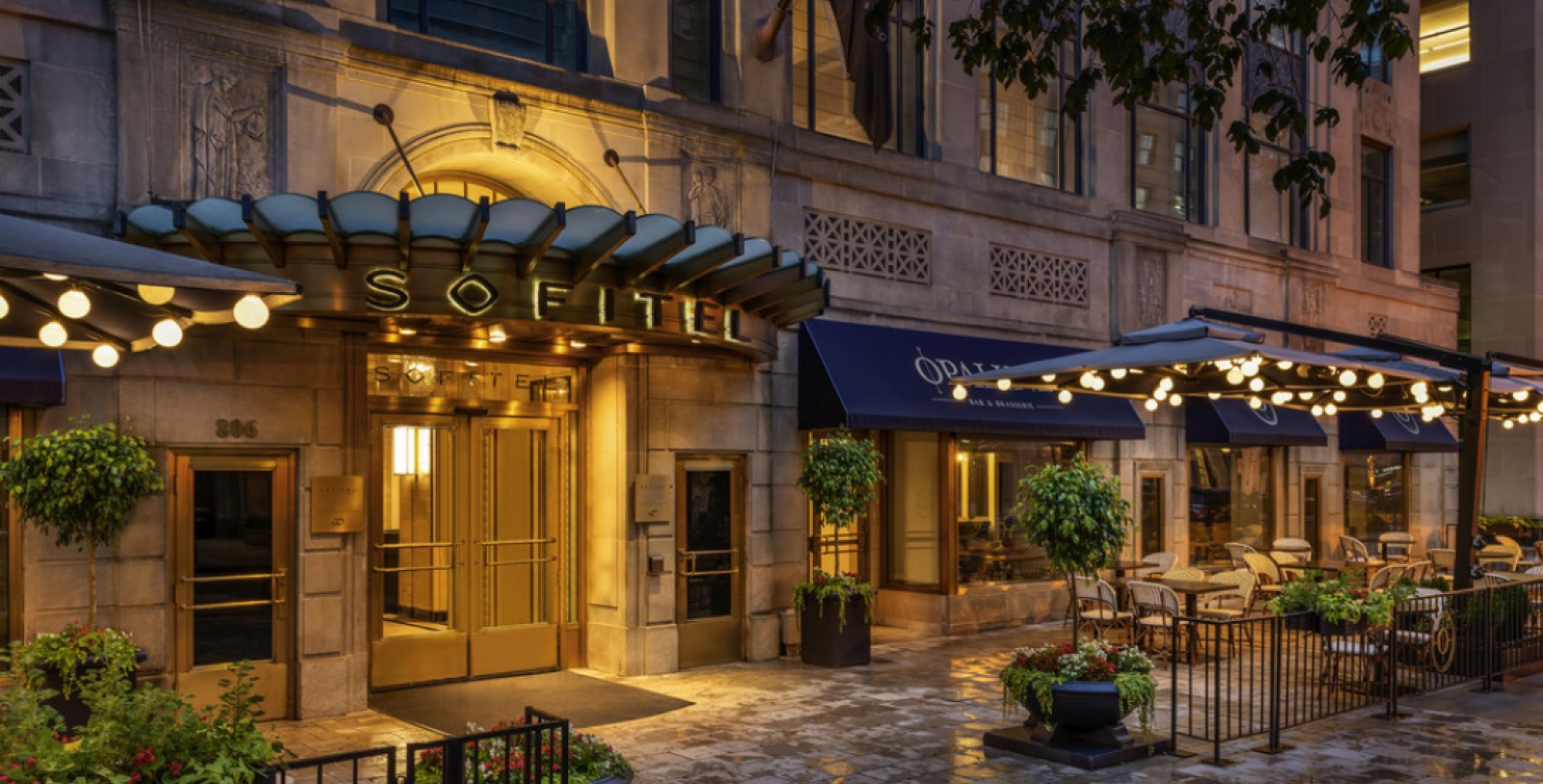 Discover the National Museum of Women in the Arts, the White House, the National Mall, the U.S. Capitol, and the Ellipse just steps away.