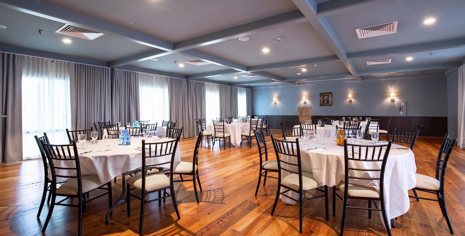 Experience the Royal Art Walk and Sip 'n' Shop.