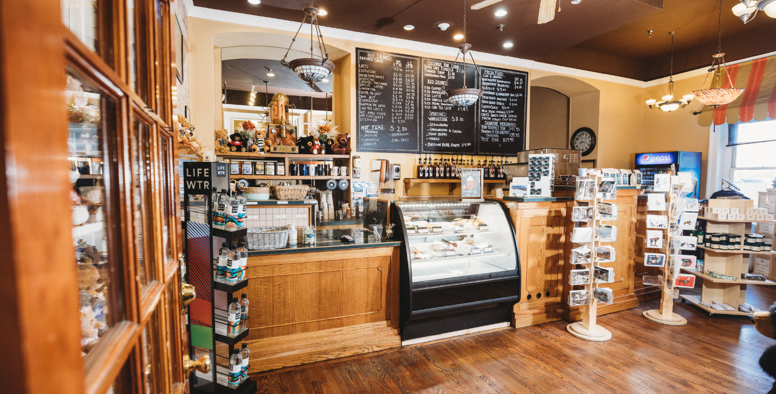 Historic image of courtyard dining at the Hotel Colorado, 1893, Member of Historic Hotels of America, Glenwood Springs, Colorado, Dining