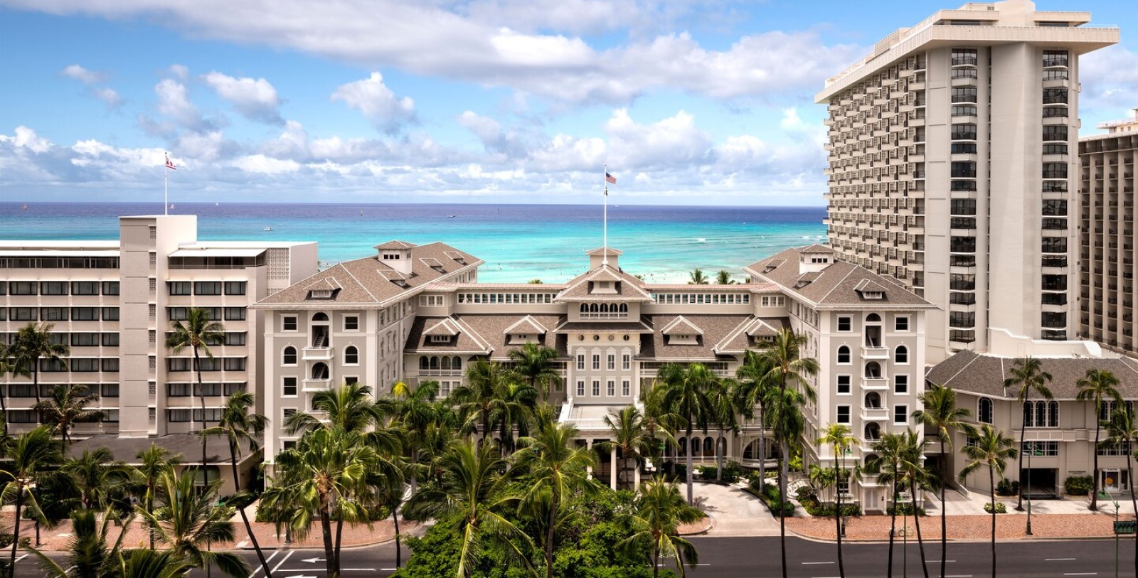 Discover the elegance of Moana Surfrider, A Westin Resort & Spa, the 