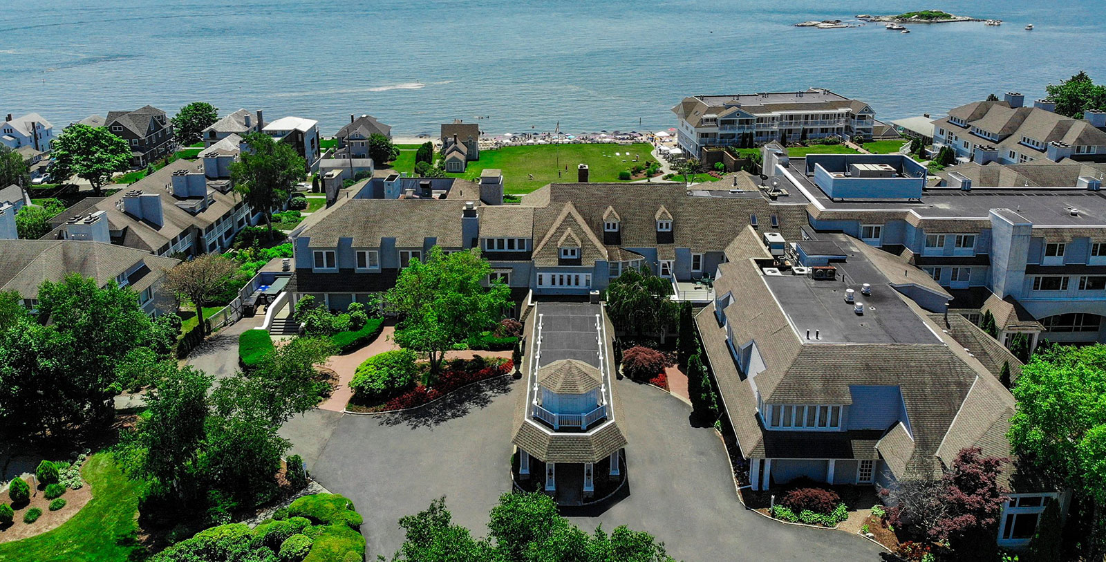 Exterior of Bill Hahn's Hotel in Westbrook, Connecticut