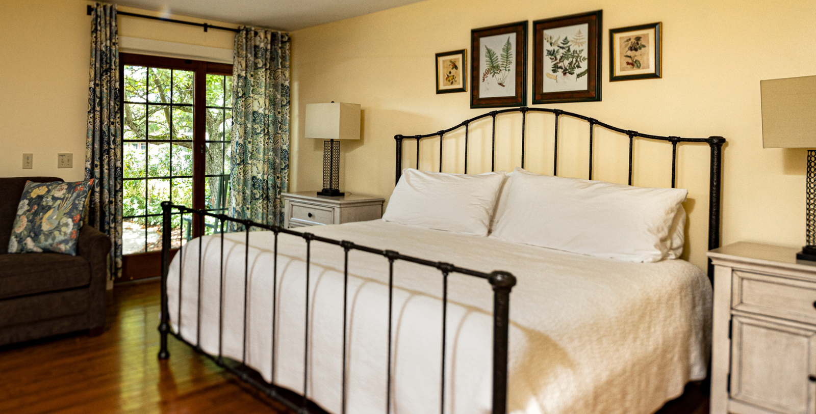 Image of Lewis Glass Room, Eagles Mere Inn, 1887, Member of Historic Hotels of America, Eagles Mere, Pennsylvania