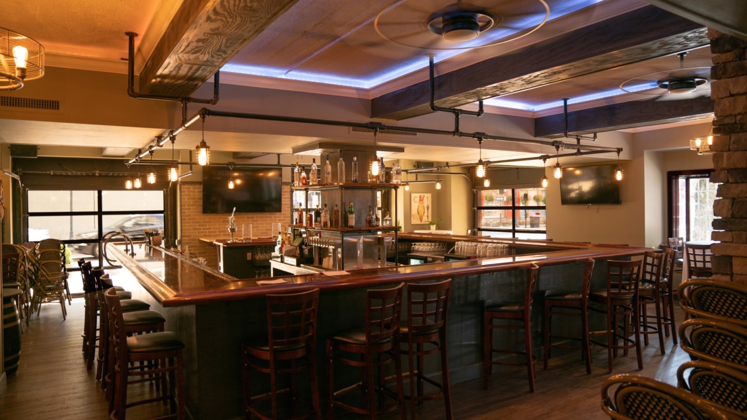 Taste eclectic cuisine and comfort food classics at Genetti Hotel’s restaurant, Window’s On 4th.