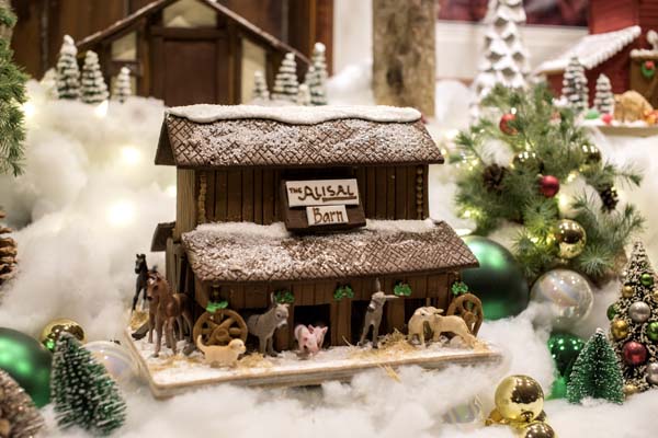 Alisal_Ranch_Gingerbread_Display_2022.jpg