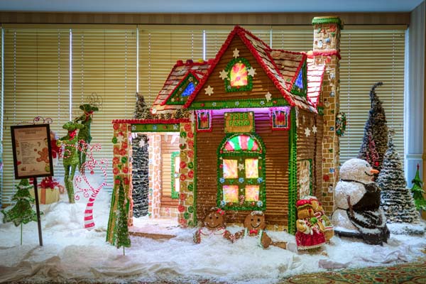 French_Lick_Springs_Hotel_Gingerbread_Display_2022.jpg