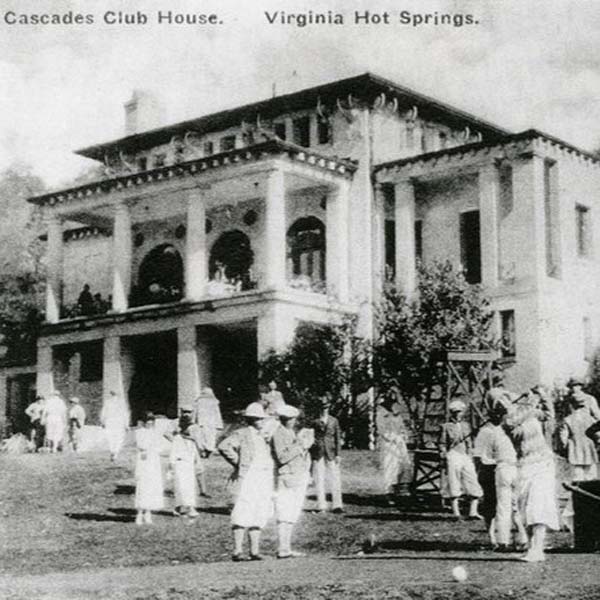 Hot_Springs_Virginia_Women_golfing_at_The_Cascades