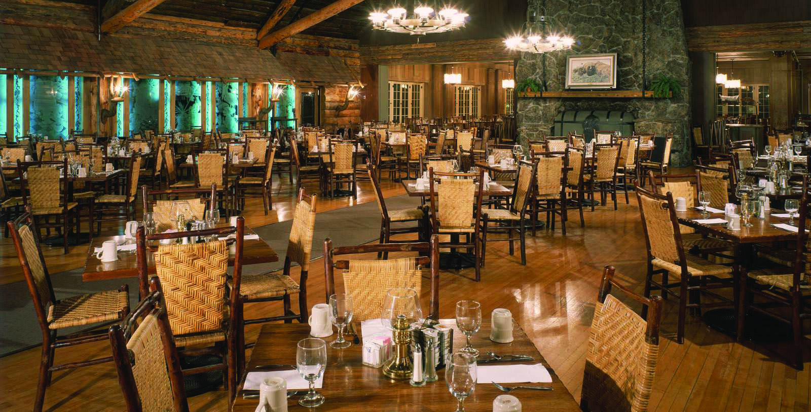 Taste regional cuisine at the Beat Pit Lounge.