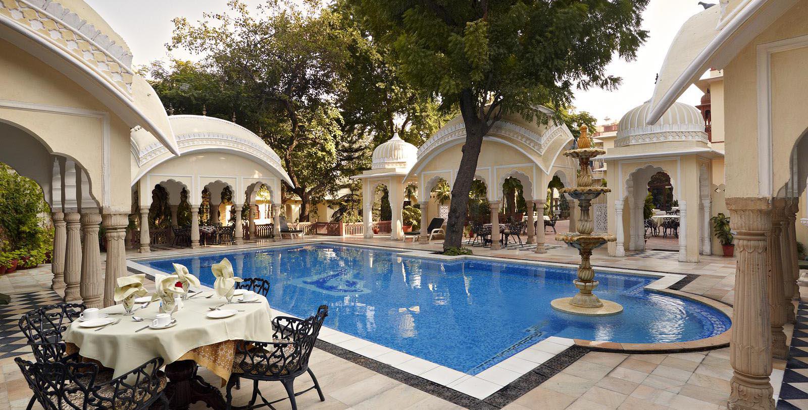 Experience a relaxing massage poolside by an in-house masseuse and acupressure-expert.