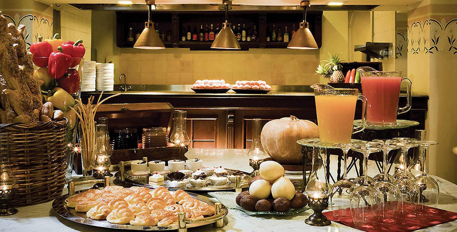 Explore the Kraton Ngayogyakarta Hadiningrat.