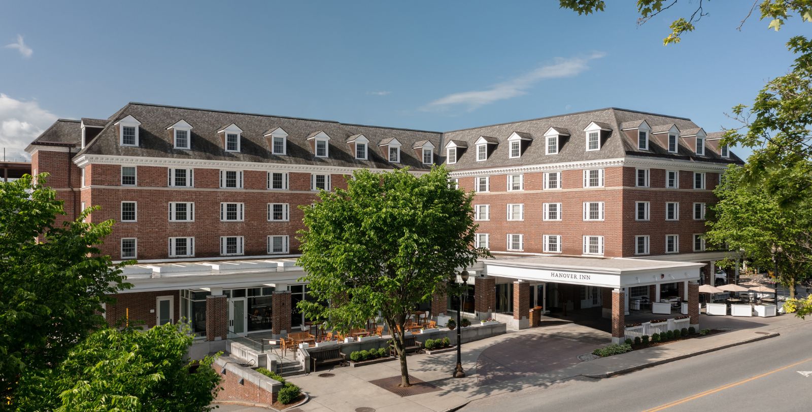 Image of hotel exterior Hanover Inn Dartmouth, 1780, Member of Historic Hotels of America, in Hanover, New Hampshire, Special Offers, Discounted Rates, Families, Romantic Escape, Honeymoons, Anniversaries, Reunions