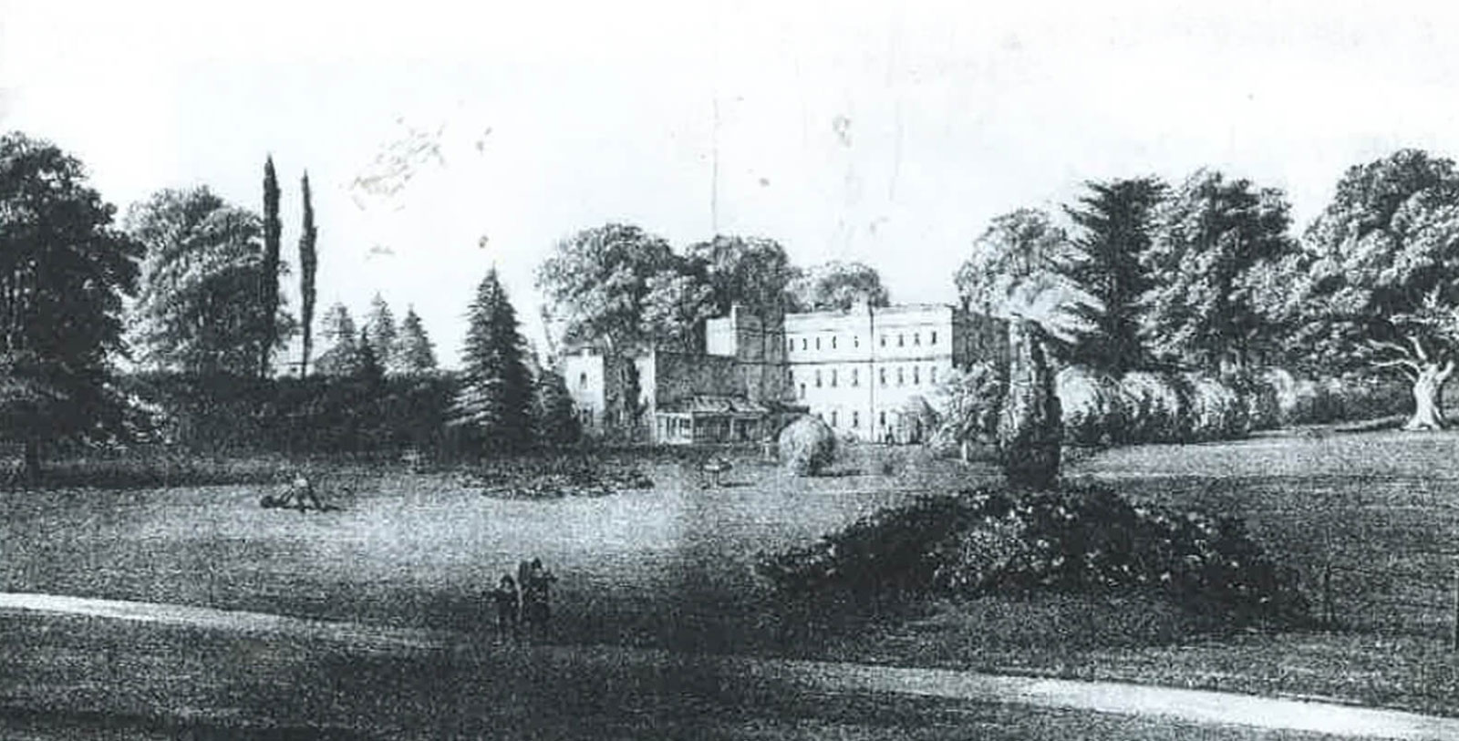 Discover the remarkable Tudor architecture of the Sopwell House.