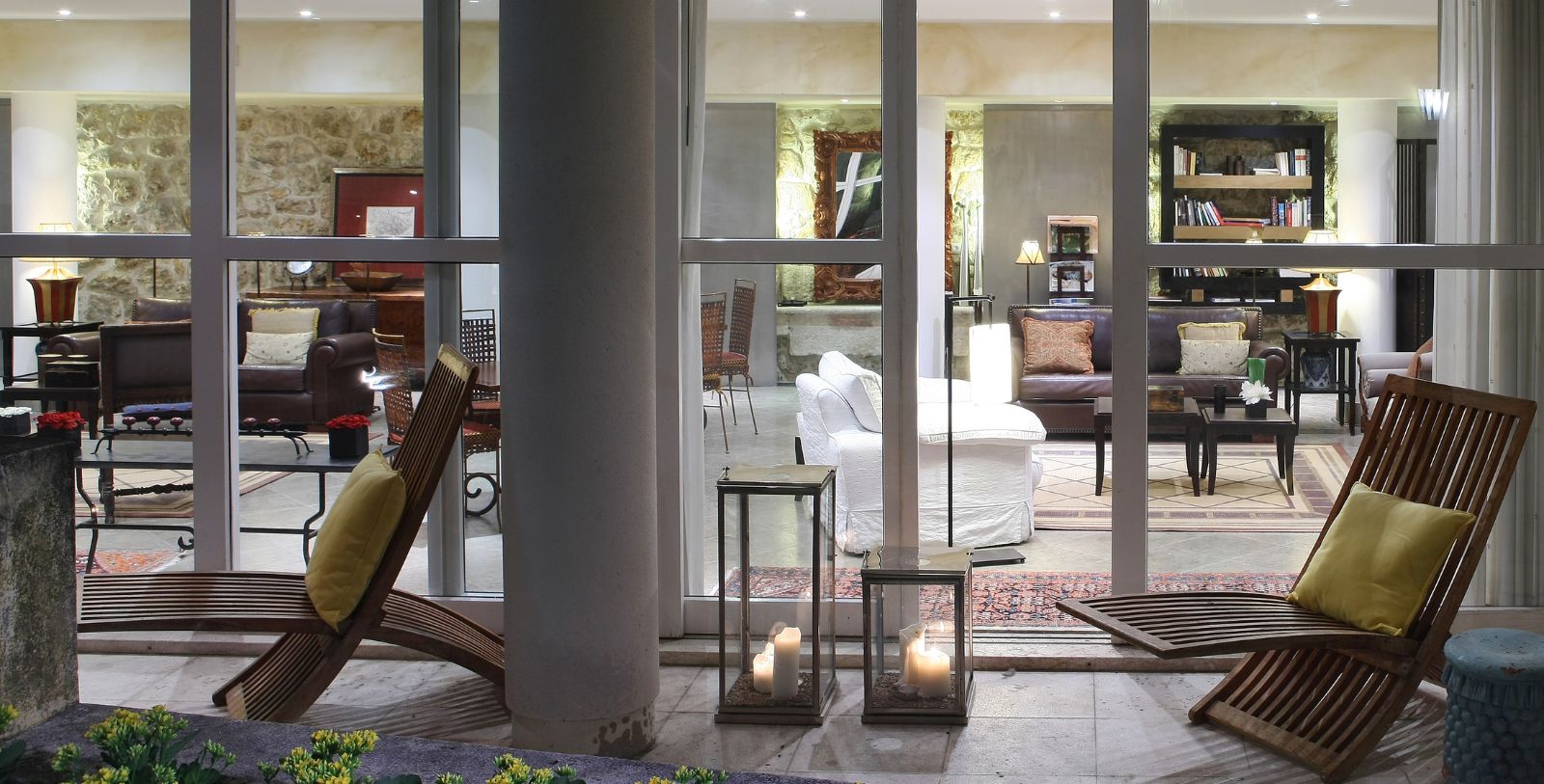 Image of hotel courtyard Solar do Castelo, 1765, a member of Historic Hotels Worldwide in Lisbon, Portugal, Special Offers, Discounted Rates, Families, Romantic Escape, Honeymoons, Anniversaries, Reunions