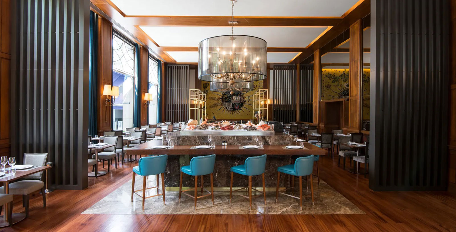 Taste all the elements of an elegant afternoon tea in the Lobby Bar of the Tivoli Avenida Liberdade Lisboa.