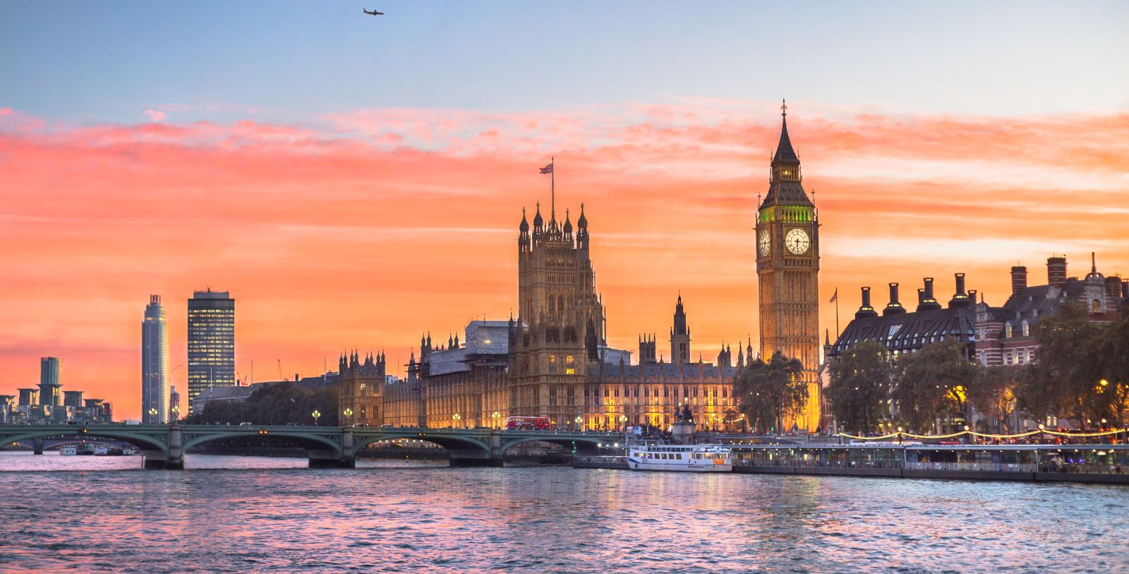 Set in the heart of one of the world’s most dynamic cities, Hyde London City places its guests within effortless reach of London’s most iconic experiences.