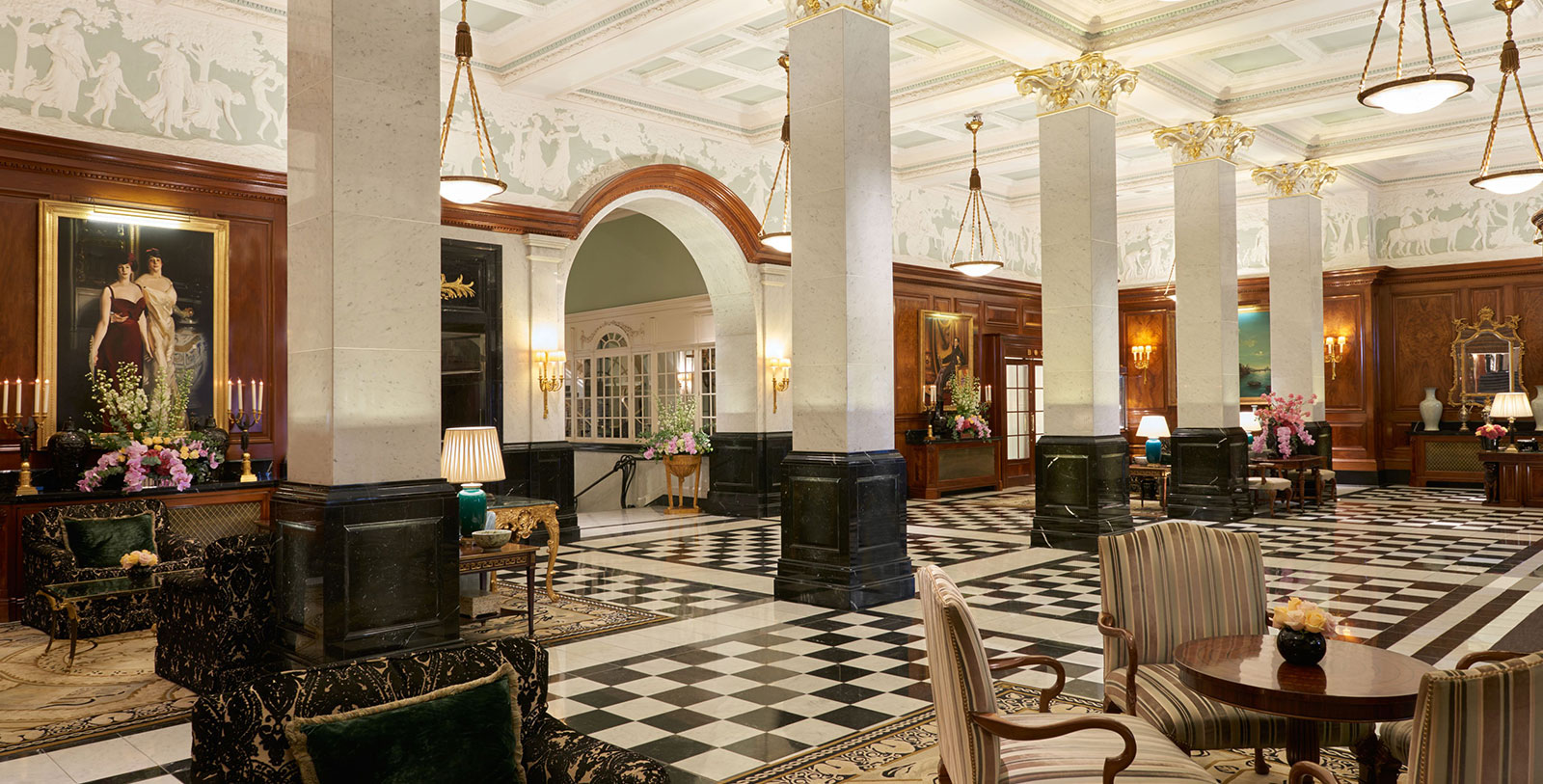 Experience the beautiful artwork of the National Gallery.