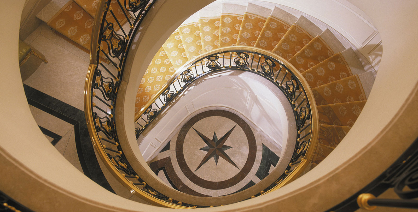 Walk to Kensington Palace, the Natural History Museum, the Victoria and Albert Museum nearby.