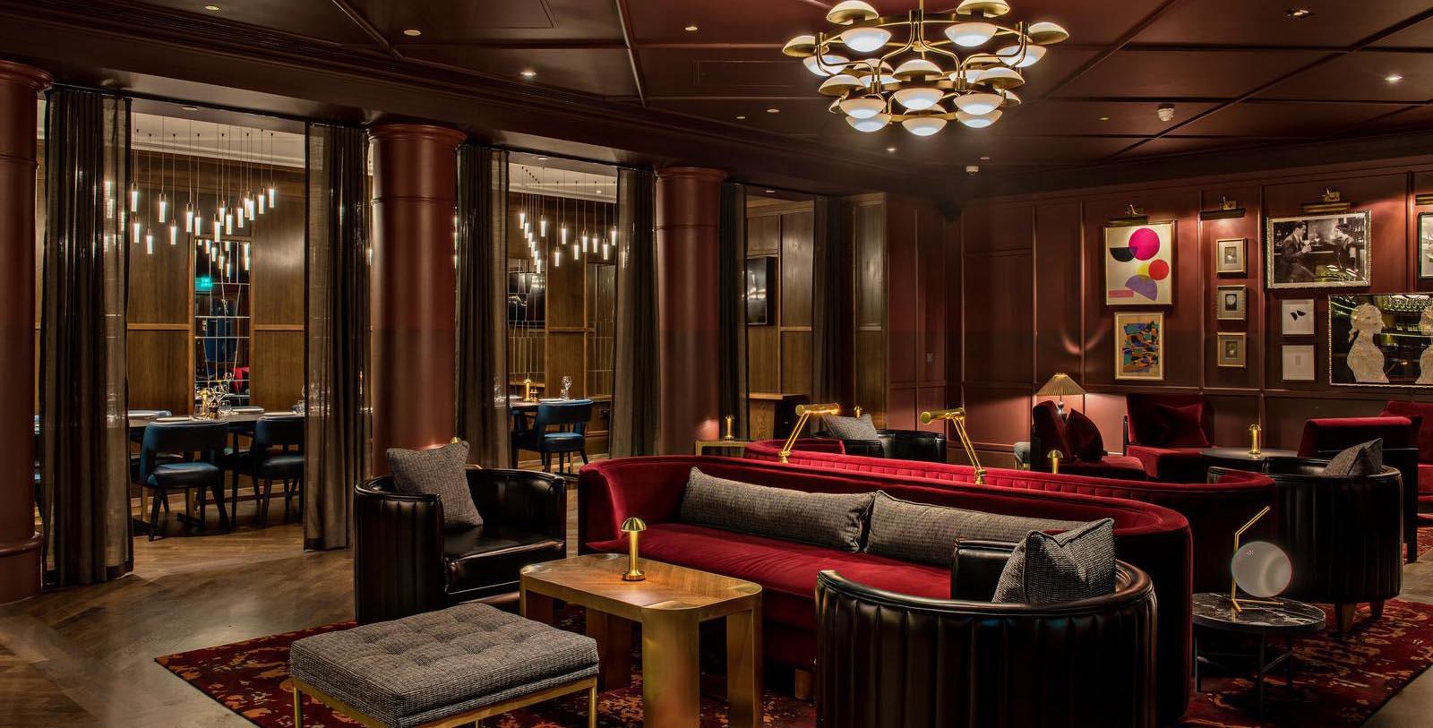 Experience the beautiful artwork of the National Gallery.