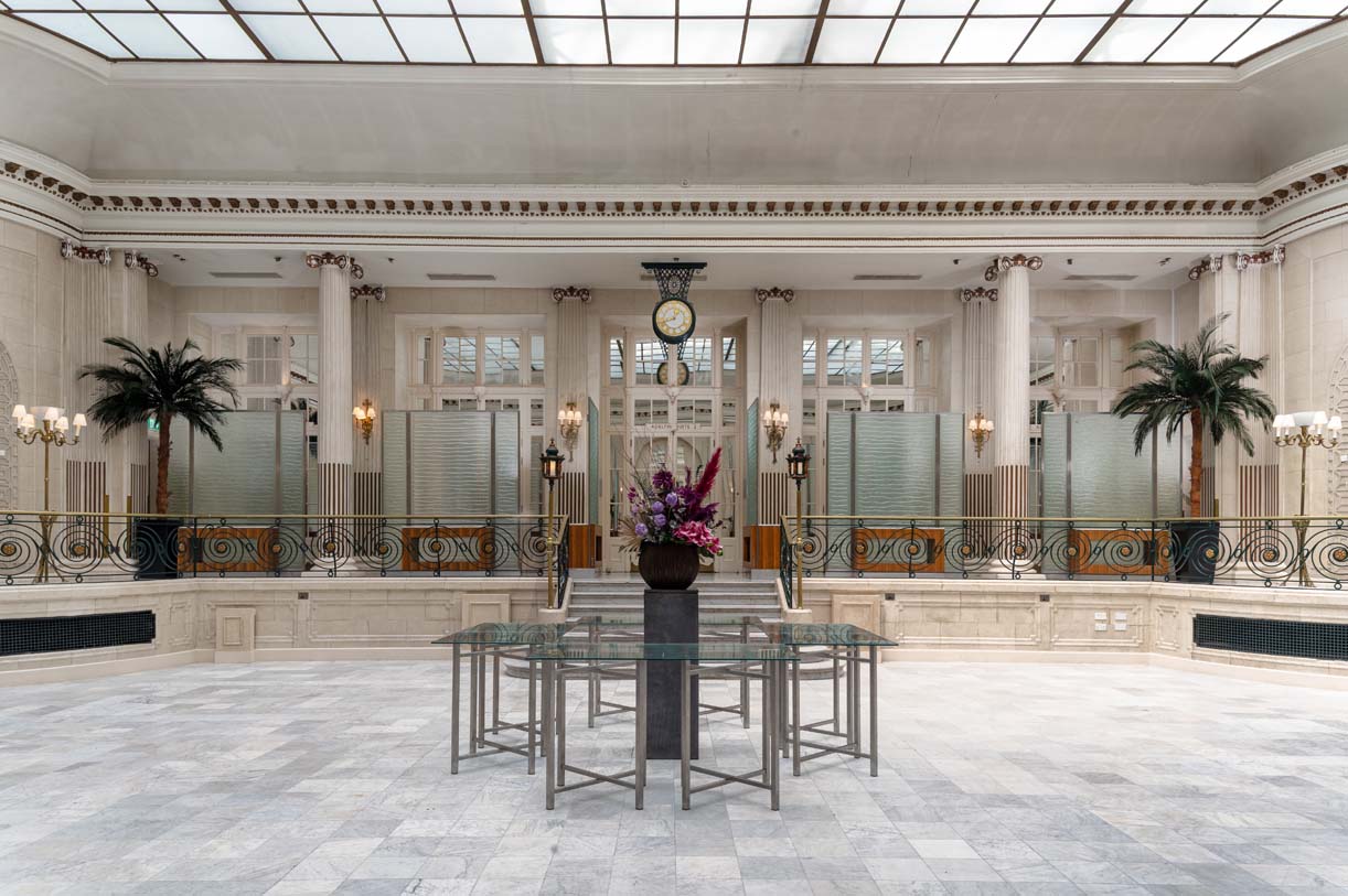 Walk to the historic Aldwych Theatre, Lyceum Threatre, and the Royal Opera House in London's Covent Garden.