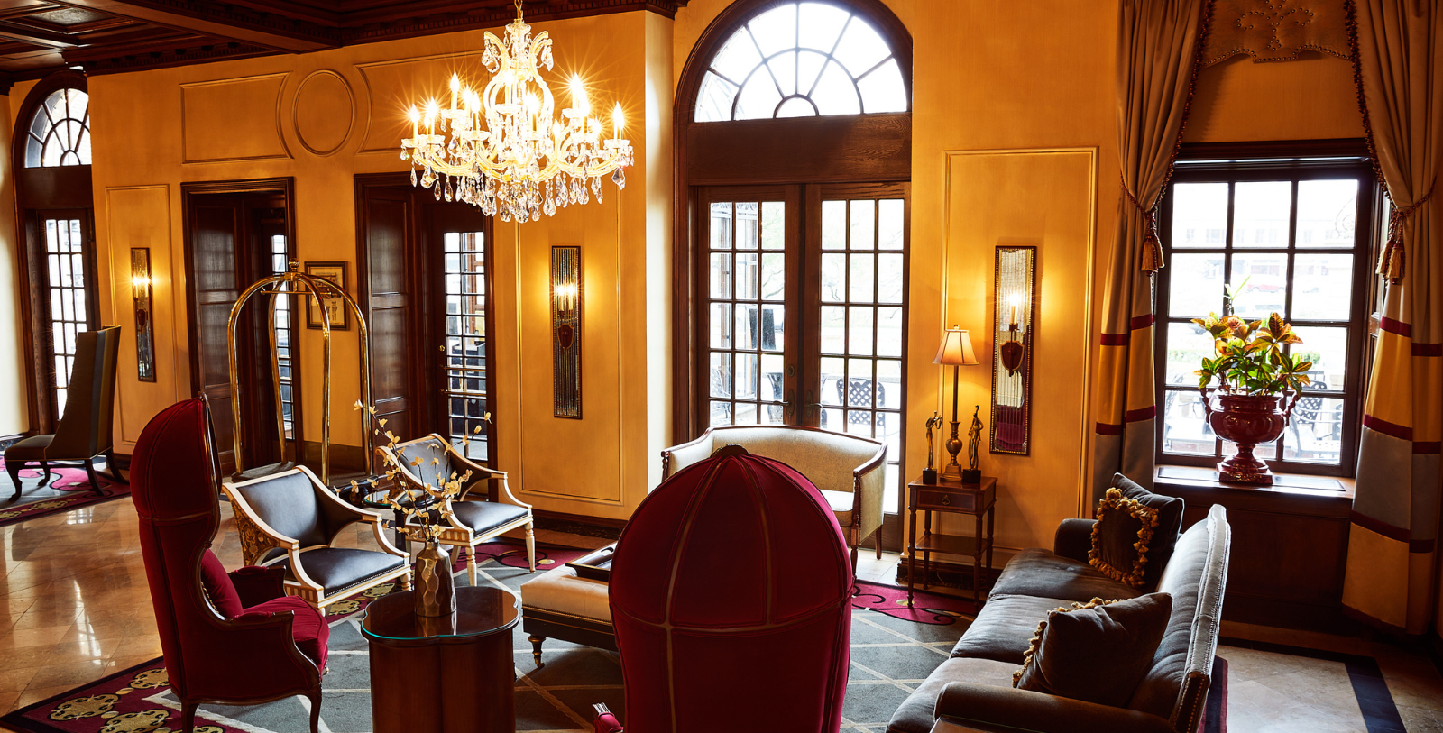 Discover the Italian Renaissance Revival-style archtiecture of the Raphael Hotel.