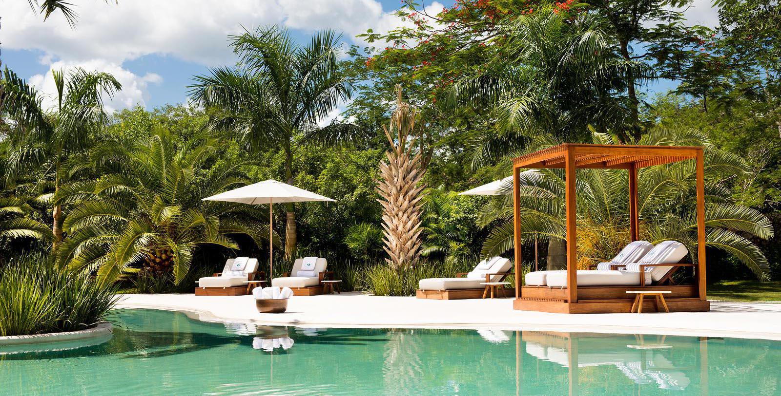 Explore the Plaza Grande in downtown Mérida.