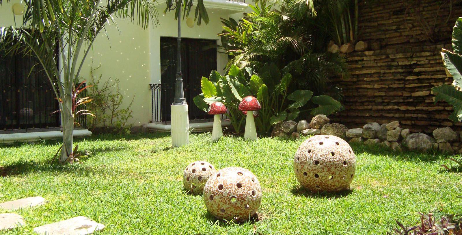 Discover the Colonial Revival-style architecture of this terrific historic hotel.