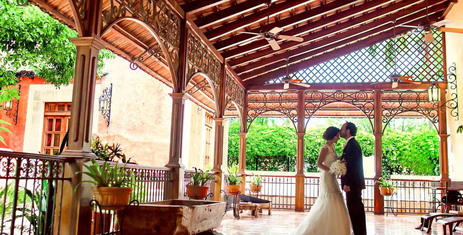 Experience the Palacio Cantón.