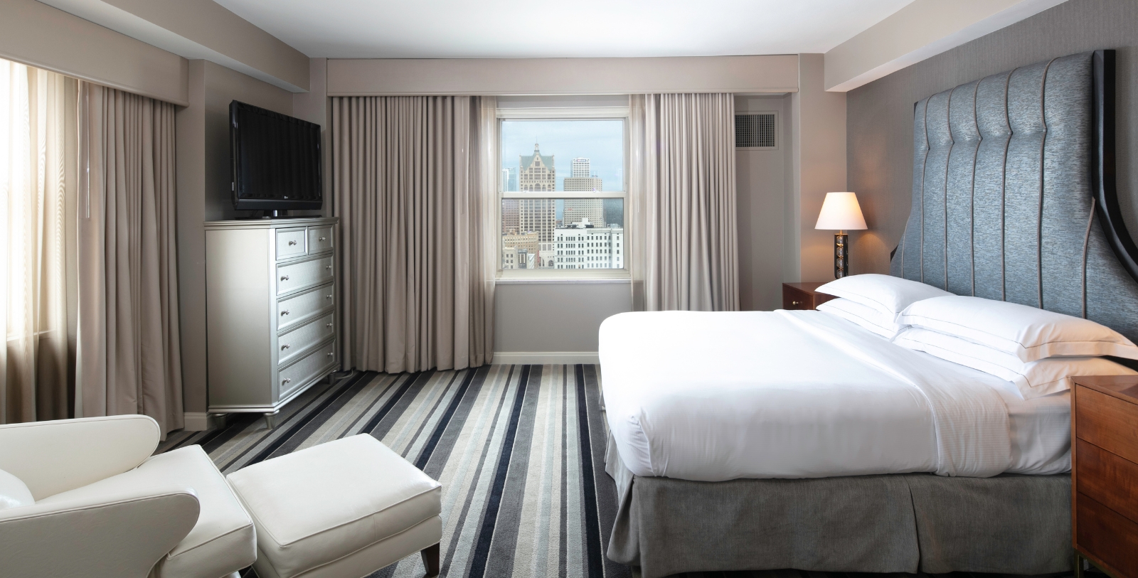 Image of Guestroom Hilton Milwaukee City Center, 1928, Member of Historic Hotels of America, in Milwaukee, Wisconsin, Accommodations