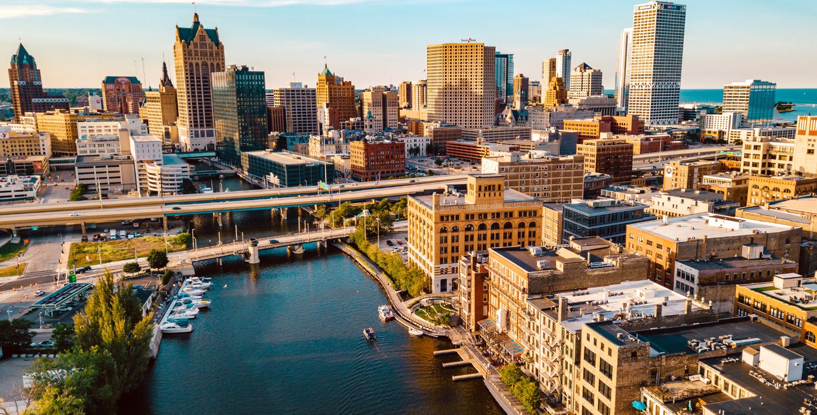 Explore the Milwaukee Art Museum, Discovery World, the Milwaukee Public Museum, and The Pabst Theater just blocks away.