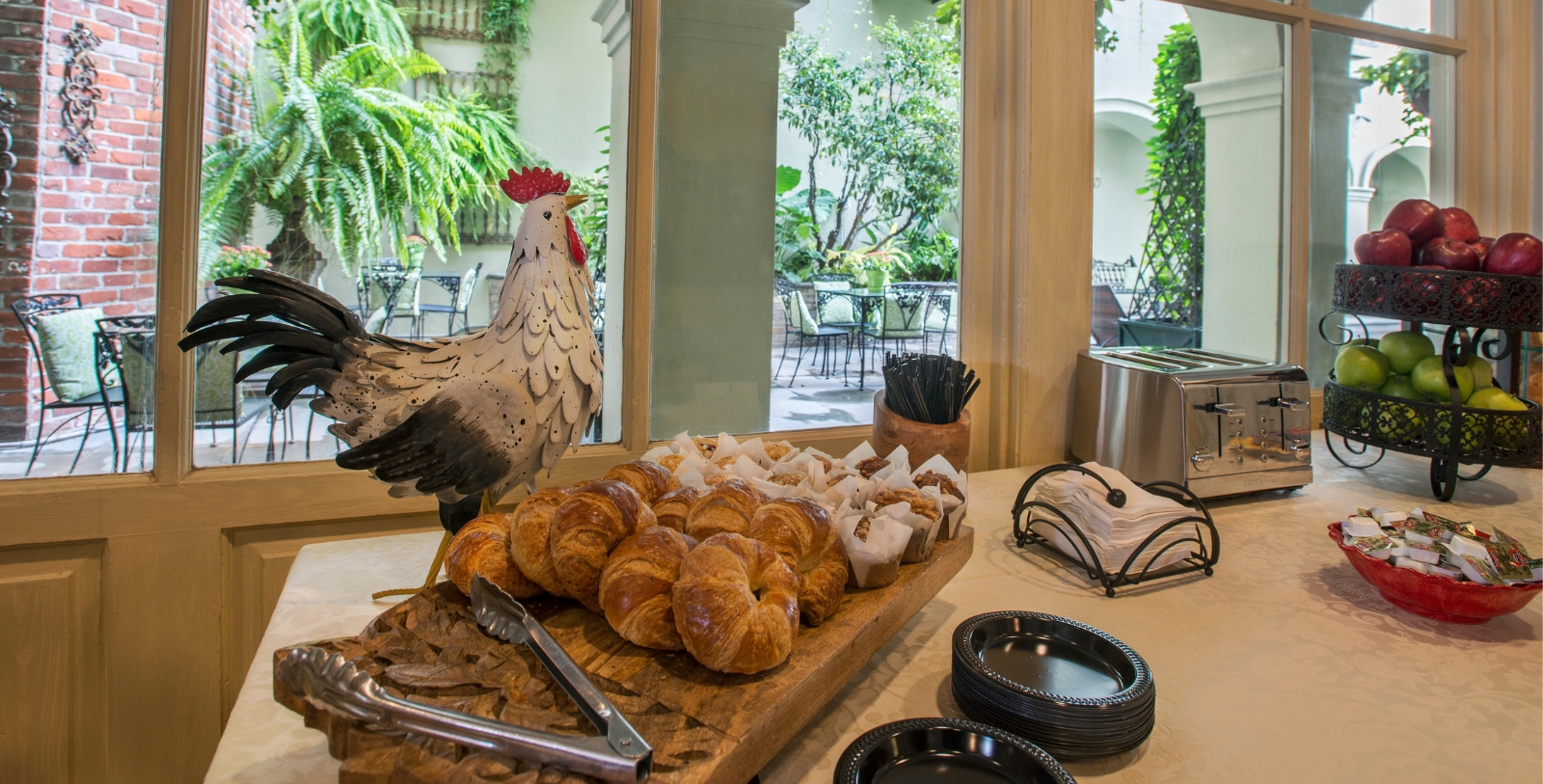 Taste world-famous beignets at iconic city cafés or try bold and delicious French-Creole dishes.