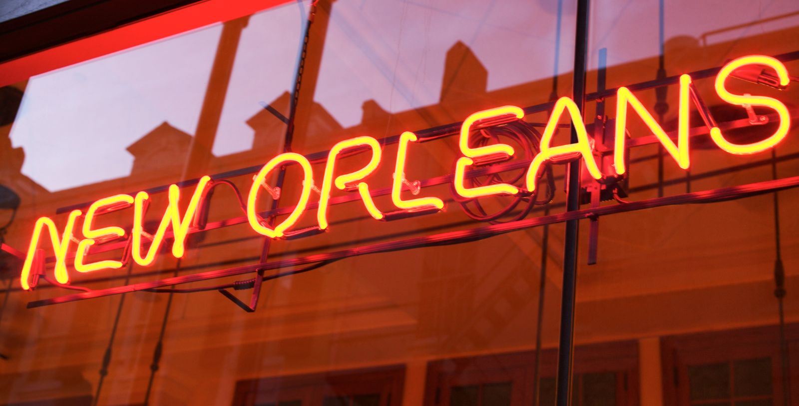 Discover Lafayette Square, the Garden District, Champions Square, and The National WWII Museum just blocks away from the “Belle of New Orleans.”