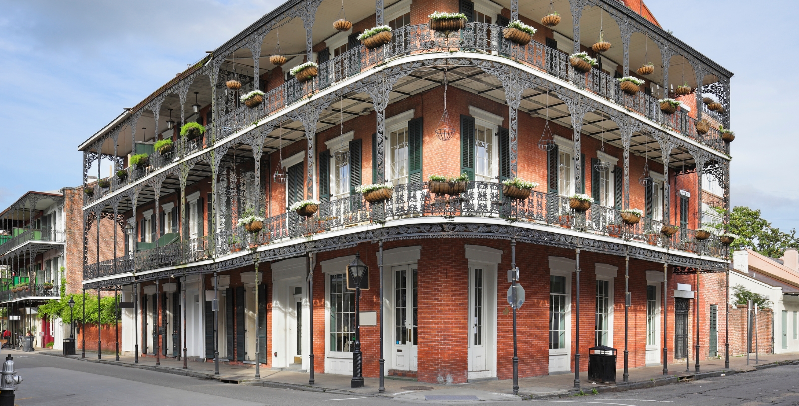 Discover Bourbon Street, Preservation Hall, the Audubon Aquarium of the Americas, St. Louis Cathedral, and Jackson Square moments away.
