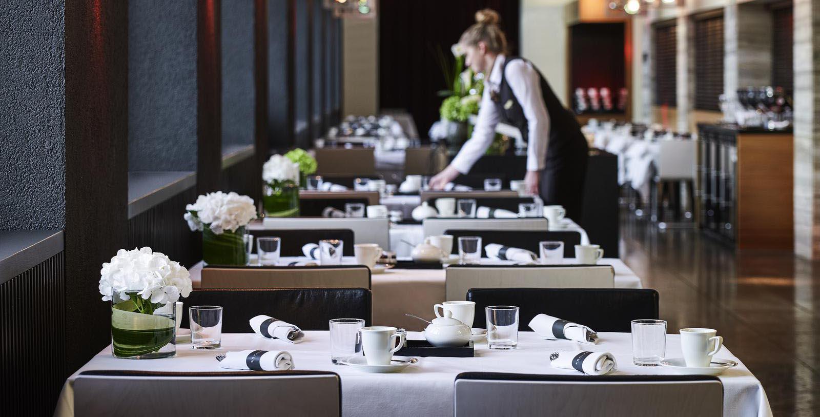 Taste the extensive variety of native Bavarian beer served at the Hofbräuhaus am Platzl.