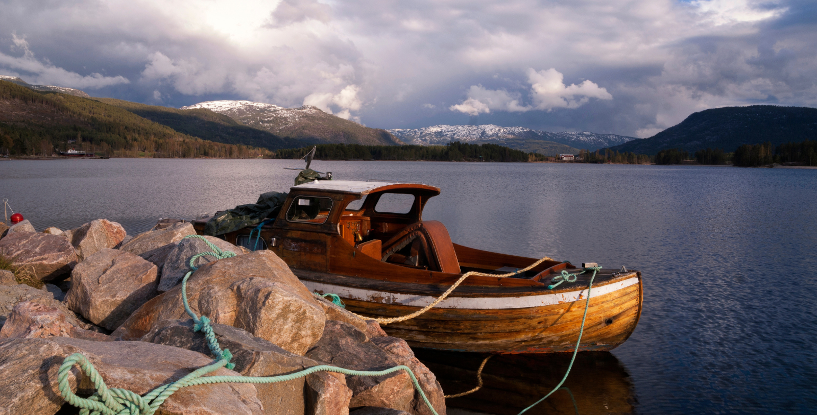 Uncover the best the area has to offer with HUBRiding, a Straand Hotel-developed travel concept featuring expertly designed day trips by road, on the water, or on foot.